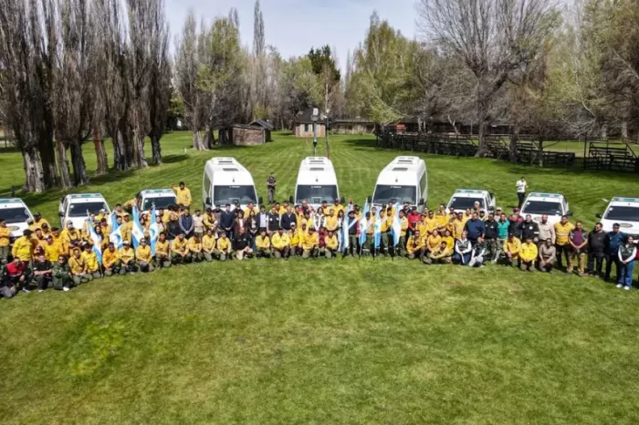 Sistema Provincial de Manejo del Fuego Neuquén equipa a sus brigadistas ante el riesgo inminente de incendios forestales (VIDEOS)
