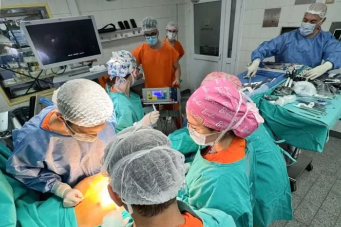 Realizan una cirugía torácica de última generación