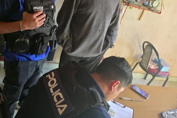 Centenario: Allanaron una vivienda por una causa vinculada a material de abuso infantil