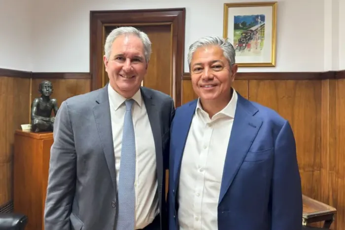 Antes de iniciar su viaje a Brasil Figueroa se reunió con el nuevo canciller