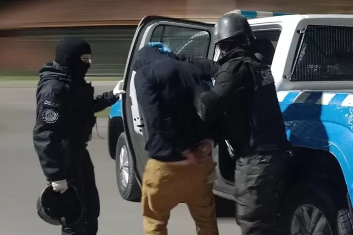 Combate al narcotráfico: Detuvieron a una pareja vinculada a la venta de drogas en Neuquén