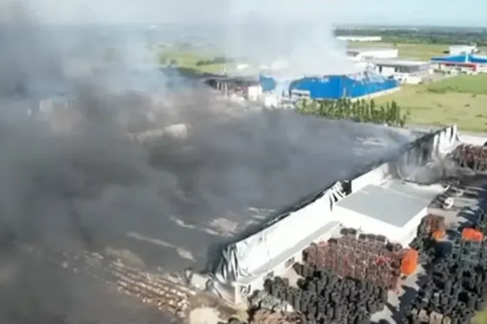 La explosión e incendio en Ezeiza no representan un riesgo grave para la población