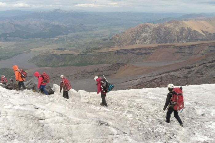 Rescate Heroico en el Volcán Lanín: Montañista Salvado, tras 12hs. de Operativo Impecable