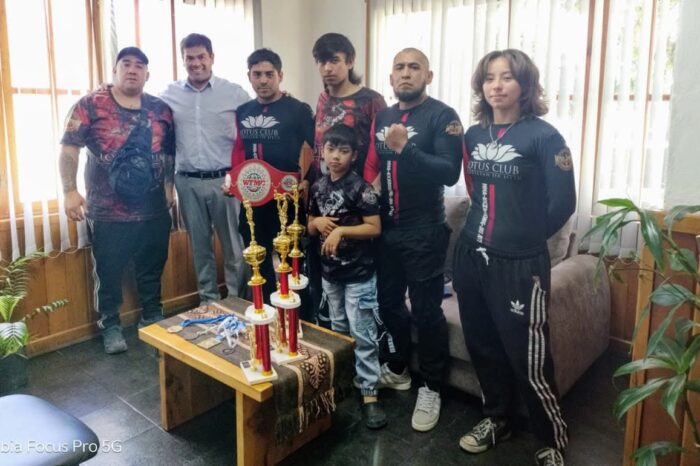 El Intendente Madueño recibió a los campeones de la Copa Sangre Negra de Kickboxing