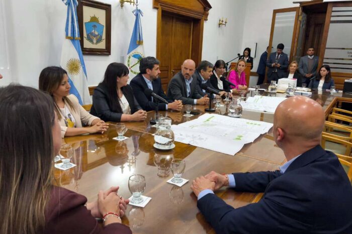 El intendente Saloniti participa este mediodía de la apertura de sobres para la construcción del CFP 19
