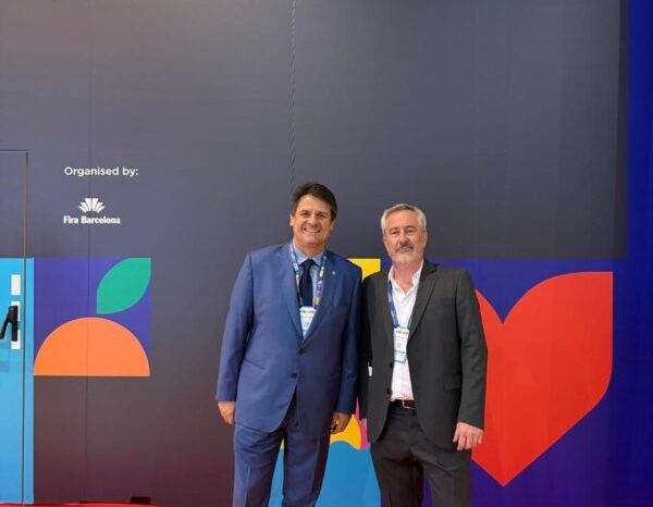 Gaido en Barcelona: Neuquén incorporará inteligencia artificial en semáforos y ampliará el transporte público