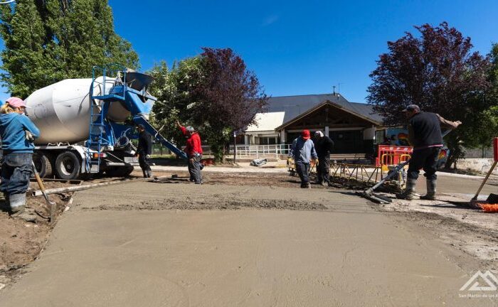 Finaliza en estos días la obra de pavimentación de la calle Los Pinos, en El Arenal
