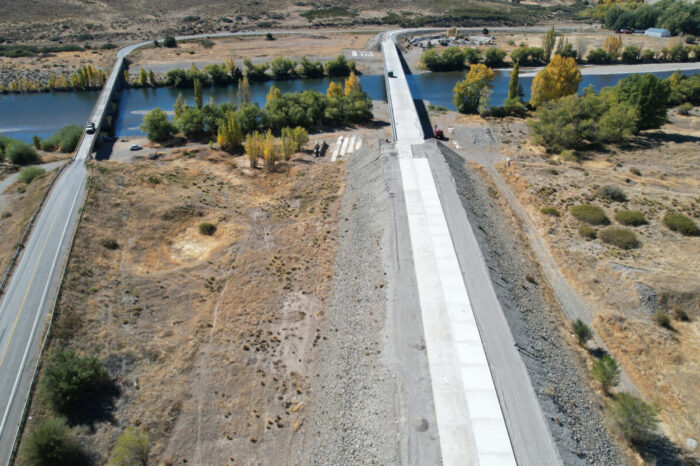 Tras 19 años de espera, se inaugura el nuevo puente sobre el río Collón-Curá en La Rinconada
