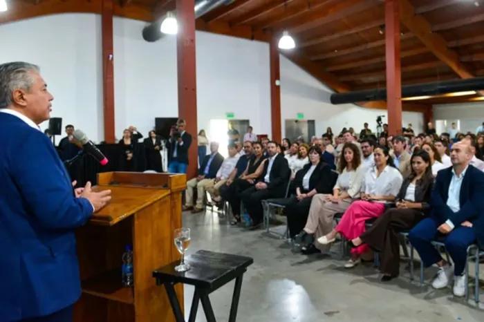 Neuquén invierte 11 millones de dólares en equipamiento y herramientas digitales para las escuelas