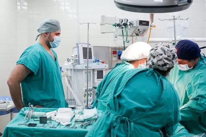 Para cinco regiones sanitarias: Incorporan 22 médicas y médicos al Sistema Público de Salud