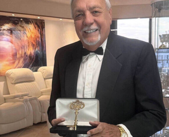 Miami celebra a Eduardo Pérez Guerrero: Llave de la Ciudad y nuevo Embajador de la Paz