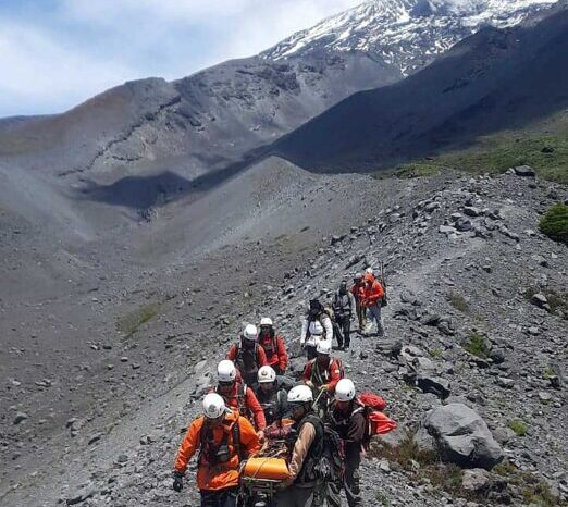 Volcán Lanín: entre la fascinación del ascenso y la excelencia de sus rescatistas