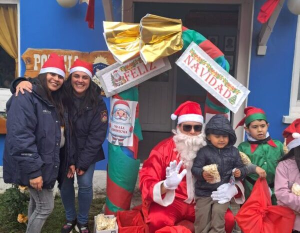 Villa la Angostura: Personal Policial y la comunidad unidas para regalar sonrisas en una jornada navideña