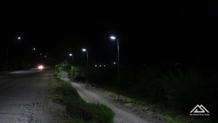 Ya están en funcionamiento las 34 luminarias en la senda entre Villa Paur y Callejón de Bello