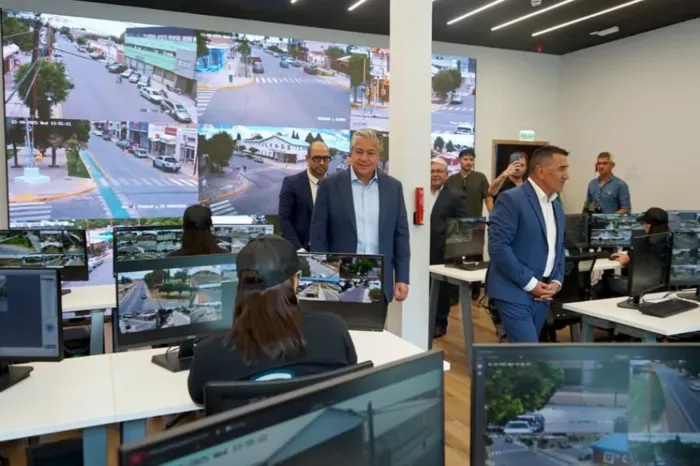 Figueroa y Rioseco inauguraron el nuevo centro de monitoreo en Cutral Co