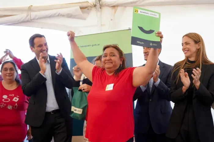 Modelo neuquino: Entregaron 50 nuevas viviendas en el barrio Z1