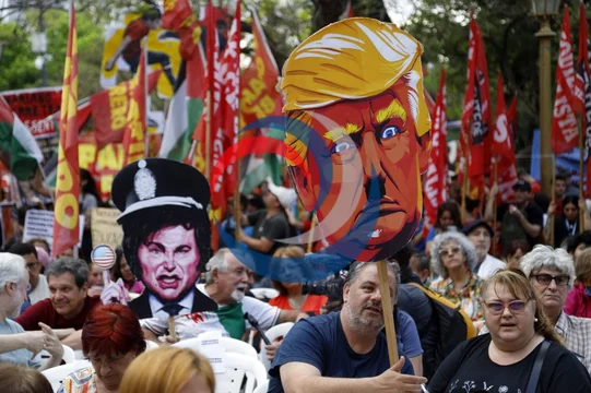 La Izquierda se moviliza a la embajada de EE. UU. tras la captura de Maduro