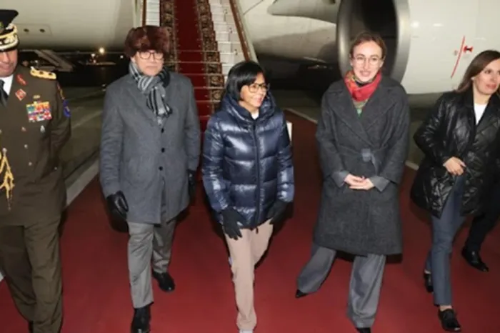 Delcy Rodríguez, quien reemplazaría a Maduro, está en Rusia, según ‘The Objective’
