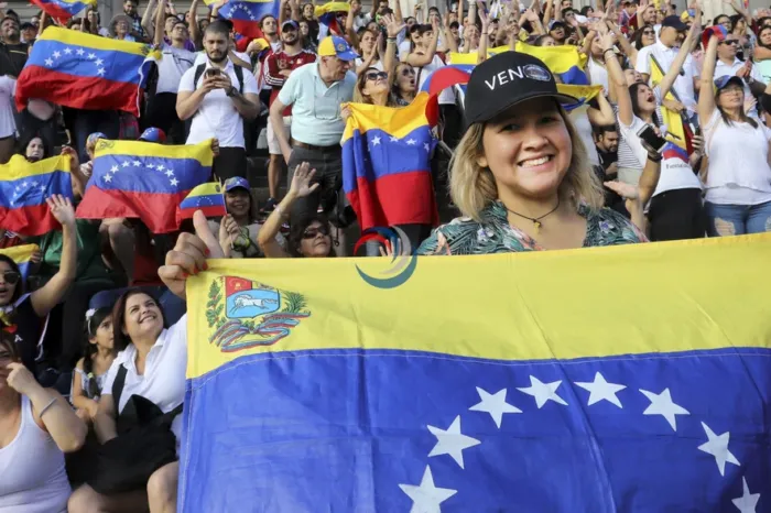 Venezolanos celebran en el Obelisco la detención de Maduro