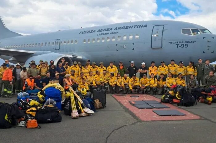 Refuerzan el combate contra el fuego en Los Alerces con brigadistas del NOA
