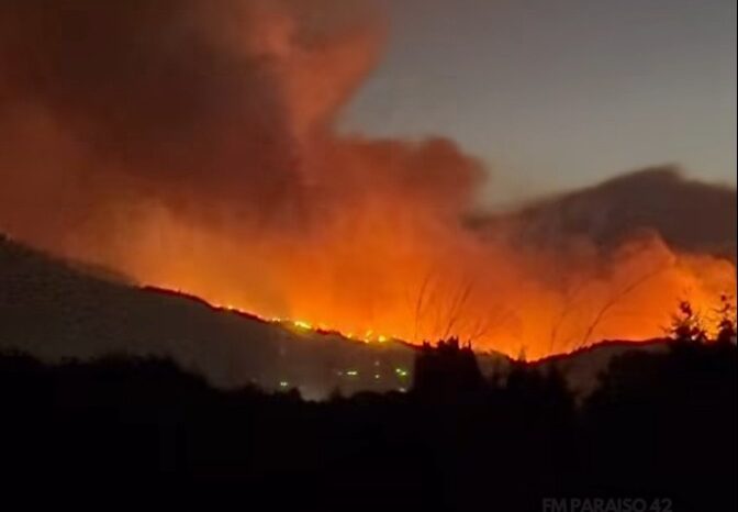Personal del SPMF del Neuquén van a combatir el incendio en Puerto Patriada: evacuaciones preventivas y máxima movilización de brigadistas  (VIDEO)