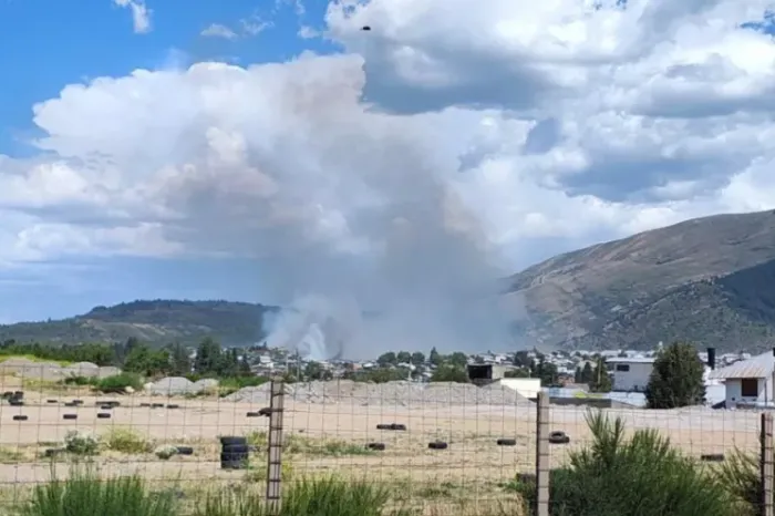 URGENTE: Dos incendios simultáneos afectan a Bariloche