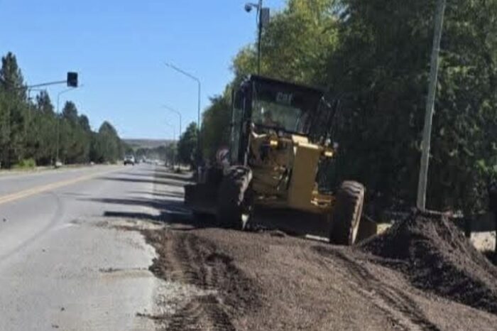 El Municipio de Junín de los Andes resalta el esfuerzo diario de funcionarios y operarios de la Secretaría de Obras Públicas en mejoras de enripiado en accesos a barrios sobre la Ruta Nacional 40