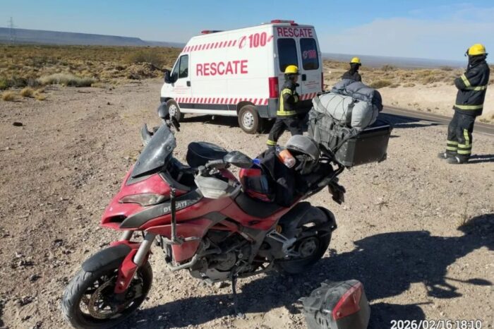 Motociclista lesionada tras despiste en Ruta 237: fue inmovilizada y trasladada al hospital en Piedra del Águila