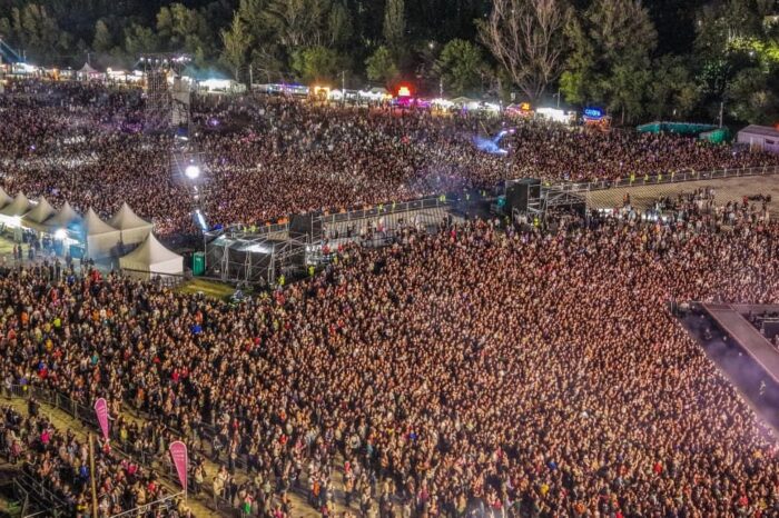 270.000 personas hacen vibrar el inicio de la Fiesta Nacional de la Confluencia 2026 en Neuquén