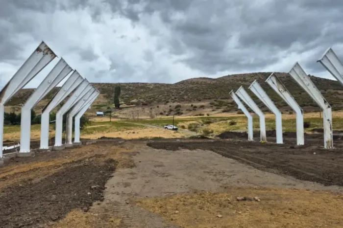 Comenzaron a montar la estructura del SAF de Los Guañacos