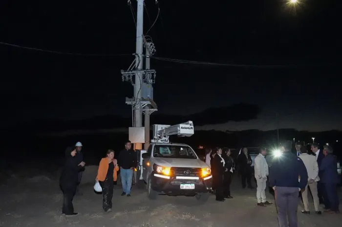 El servicio eléctrico se extendió a 300 familias de Las Lajas