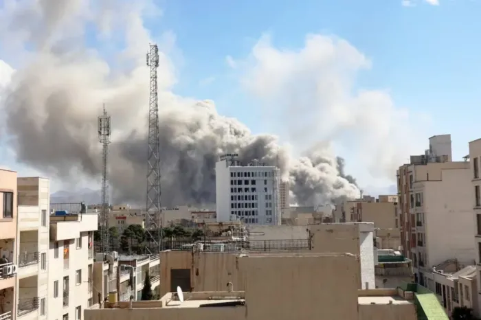 El ejército de Israel bombardeó objetivos estratégicos en el corazón de Teherán