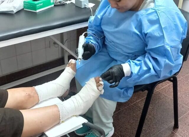 El hospital incorpora atención de enfermería podológica en la Unidad de Diabetes y Heridas Crónicas