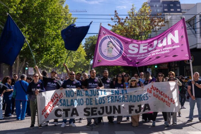 Judiciales neuquinos movilizaron masivamente y lograron reapertura de la mesa salarial, pero rechazan la propuesta del TSJ y mantienen las medidas de fuerza