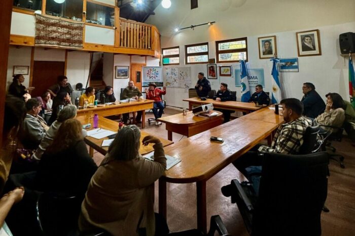 Consejo de Juntas Vecinales de San Martín de los Andes convoca a reunión plenaria para abordar prevención del suicidio, transporte público, basura y limpieza de acequias