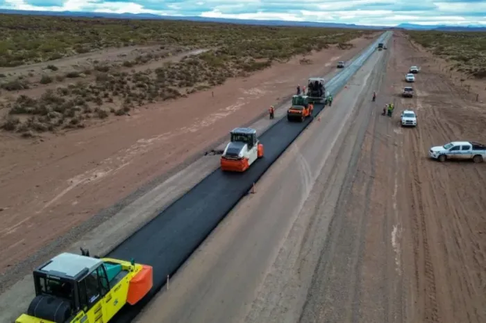 Comenzó el asfaltado en la Ruta Provincial 7 y la obra registra un 25% de ejecución