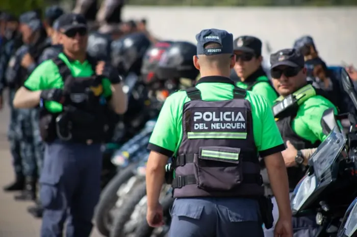 Modernización: La Policía del Neuquén incorpora dispositivos de baja letalidad