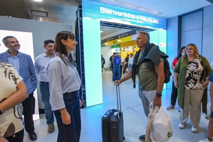 Oportunidades turísticas: Neuquén fortalece su conectividad internacional con el primer vuelo directo desde Santiago de Chile