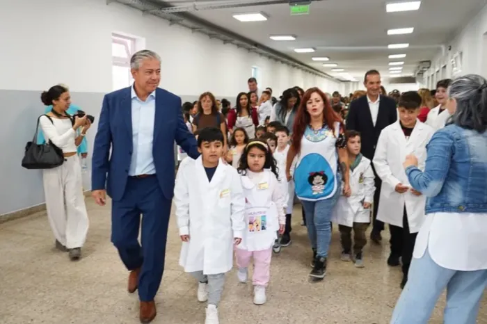Obras educativas: Figueroa inauguró el edificio renovado de la escuela primaria 101