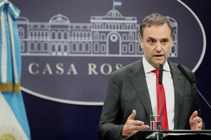 Caso Adorni: declara la escribana que validó las escrituras