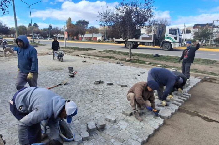 Junín de los Andes avanza con el adoquinado de la calle Julio Argentino Roca: parte del plan vial que incluye 100 cuadras de asfalto
