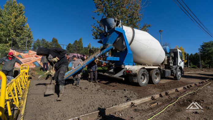 Avanza la transformación urbana en San Martín de los Andes: comenzó el hormigonado en calle Tromen y se consolida el plan de obras de Saloniti