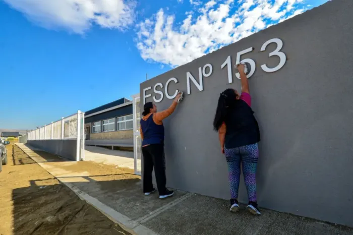 Inversión educativa: Más de 400 escuelas intervenidas en dos años de gestión