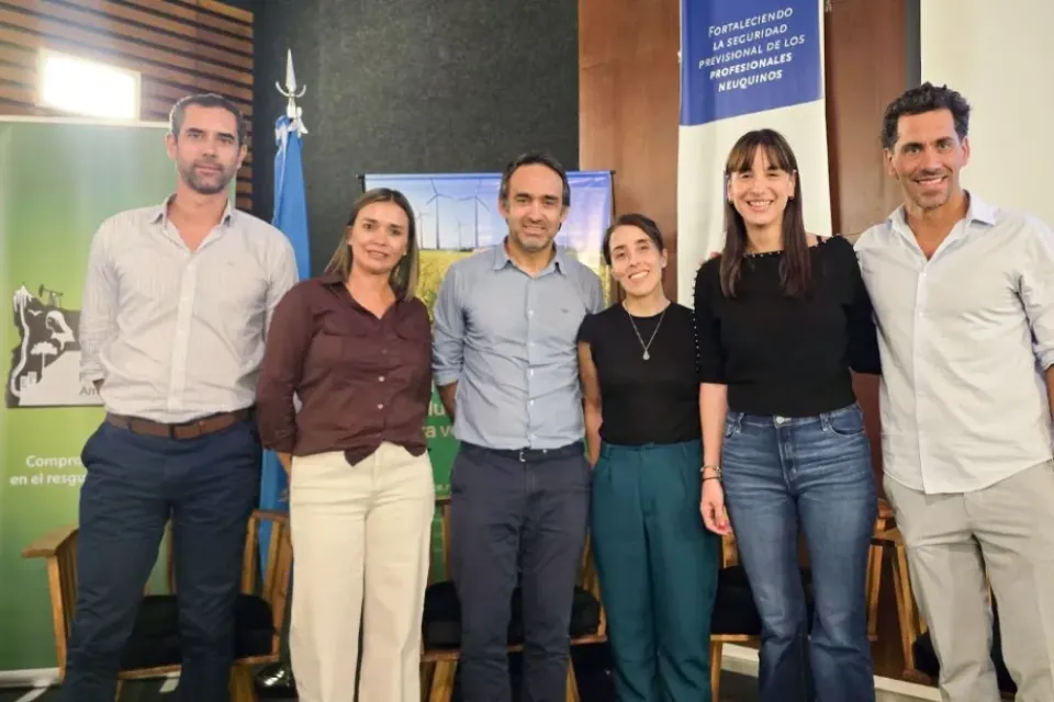 Refuerzan la cooperación entre Ambiente y profesionales en capacitación sobre gestión ambiental