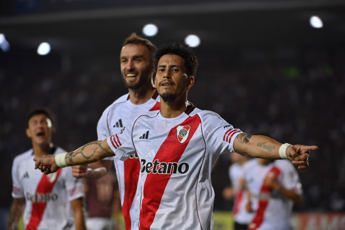 River sumó un triunfo épico ante Carabobo para acercarse a la clasificación en la Copa Sudamericana