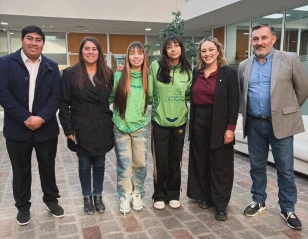 Riccomini recibe a Priscila Torres y Natacha Troncoso, las taekwondistas que representarán a Neuquén en el Nacional