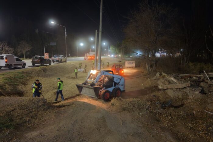 Operativos nocturnos y limpieza puerta a puerta: el municipio intensifica los trabajos en distintos barrios de la ciudad