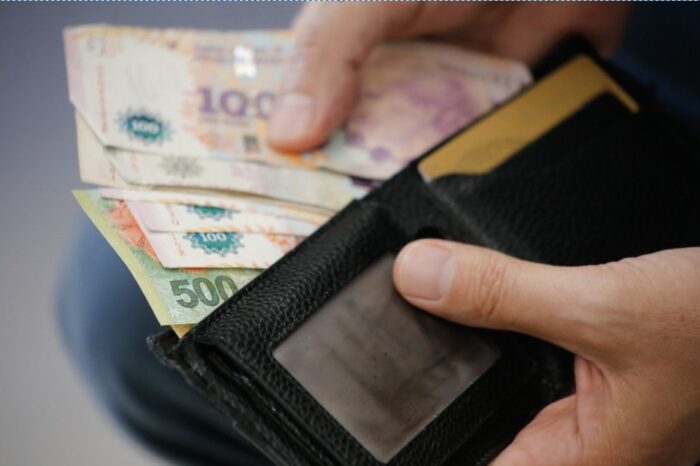 Salario insuficiente: 7 de cada 10 trabajadores argentinos gastan su sueldo en menos de 14 días