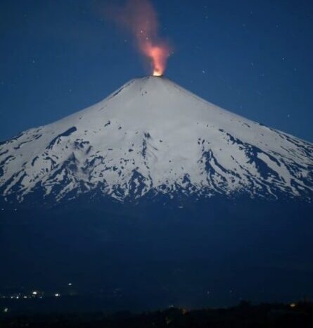 Bariloche: Monitorean al volcán Villarica por cambios en su actividad (VIDEOS)
