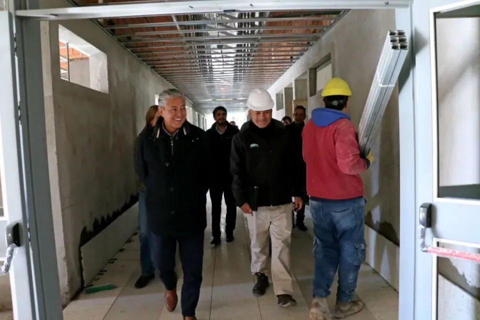 El gobernador Rolando Figueroa supervisó personalmente obras en la Región de los Lagos del Sur